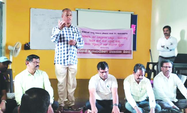 ಆರೋಗ್ಯದ ಬಗ್ಗೆ ನೌಕರರು ಕಾಳಜಿ ವಹಿಸಿ  : ಶಿಕ್ಷಣಾಧಿಕಾರಿ ಮಹೇಶ್ ವಿ ಪೂಜಾರ