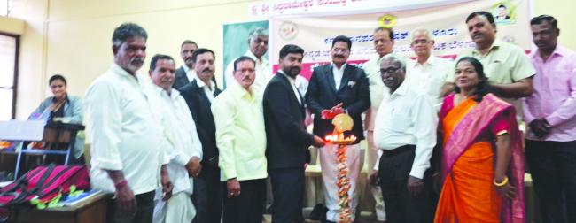 ಪಾಶ್ಚಿಮಾತ್ಯ ಸಂಸ್ಕೃತಿಯ ಪ್ರಭಾವದಿಂದ ನಶಿಸಿ ಹೋಗುತ್ತಿದೆ ದೇಶೀಯ ಜನಪದ ಜೀವನಶೈಲಿ: ಪ್ರೊ.ಕೆ.ಎಸ್‌.ಕೌಜಲಗಿ  
