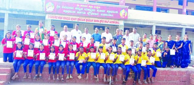 ಒನ್ ಅಪ್ ದಿ ಬೇಸ್ಟ ಸ್ಕೂಲ್ ಎಂಬ ಹೆಗ್ಗಳಿಕೆಗೆ ಪಾತ್ರವಾದ ಖಡಕಲಾಟ ಗ್ರಾಮದ ಶಿವಬಸವ ಶಾಲೆ 