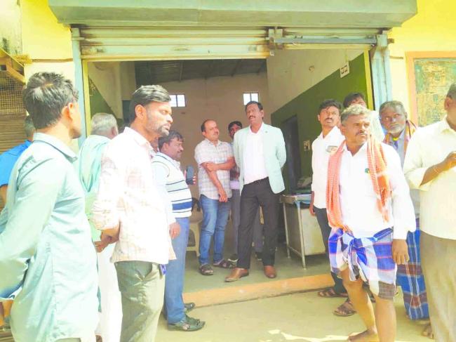 ರೈತರು ಹತ್ತಿರದ ಖರೀದಿ ಕೇಂದ್ರಕ್ಕೆ ಮೆಕ್ಕೆಜೋಳ ಸರಬರಾಜು ಮಾಡಲು ಡಿಸಿ ಸೂಚನೆ 