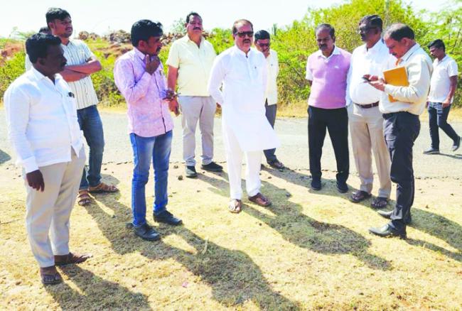 ಬಸ್ ನಿಲ್ದಾಣಕ್ಕೆ ಹೈಟೆಕ್ ಸ್ಪರ್ಶ: ಶಾಸಕ ಸಿ.ಎಸ್‌. ನಾಡಗೌಡ ಅನಿಸಿಕೆ !  ನಿಯೋಜಿತ ಬಸ್ ಡಿಪೋ ಸ್ಥಳ ಪರೀಶೀಲನೆ 