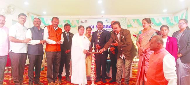 ಕಾರಾತ್ಮಕವಾಗಿ ವಿಚಾರ ಮಾಡುವ ವ್ಯಕ್ತಿತ್ವ ಬೆಳಿಸಿಕೊಳ್ಳಬೇಕು : ಭಾರತೀ ಅಕ್ಕ 