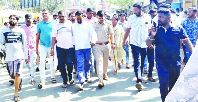 ಚಿಟ್ಸ್‌ ಫಂಡ್ ಹೆಸರಲ್ಲಿ ಕೋಟ್ಯಾಂತರ ರೂ ವಂಚಿಸಿ ಹೈಡ್ರಾಮಾ ಮಾಡಿದ ಆರೋಪಿ ಈಶ್ವರನನ್ನು ಪೊಲೀಸರಿಗೊಪ್ಪಿಸಿದ ಗ್ರಾಹಕರು