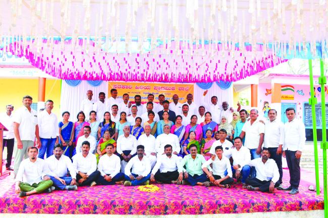 ವಡ್ಡರಹಟ್ಟಿ ಕ್ಯಾಂಪ್‌: ಶಾಲೆಯಲ್ಲಿ ಮೊದಲ ಬಾರಿಗೆ ಗುರುವಂದನೆ ಸ್ನೇಹಿತರ ಸಮ್ಮಿಲನ