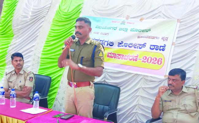 ರಸ್ತೆ ಸುರಕ್ಷತಾ ನಿಯಮಗಳ ಬಗ್ಗೆ ನಿರ್ಲಕ್ಷ್ಯ ಬೇಡ - ಡಿವೈಎಸ್ಪಿ ಸಂತೋಷ  