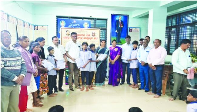 ಸಮಾಜ ಕಲ್ಯಾಣ ಇಲಾಖೆಯ ಅಧಿಕಾರಿಗಳ ನಡೆ ವಸತಿ ನಿಲಯಗಳ ವಾಸ್ತವ್ಯದ ಕಡೆಗೆ