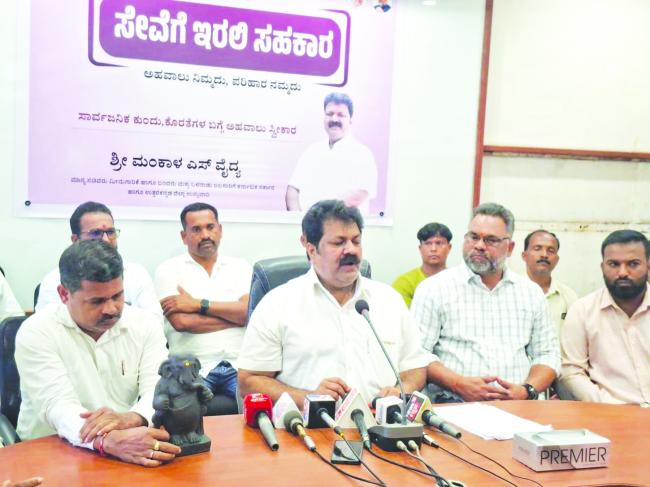 ಜನ ಕೇಳಿದಲ್ಲಿ ಕೆಲಸ ಕೊಡುತ್ತಿದ್ದ ನರೇಗಾ ಹೆಸರು ಬದಲಿದಲಿಸಿದ್ದೇ ಸಾಧನೆ : ಕೇಂದ್ರದ ಬಿಜೆಪಿ ಸರ್ಕಾರದ ವಿರುದ್ಧ ಟೀಕಾ ಪ್ರಹಾರ ನಡೆಸಿದ ಸಚಿವ ಮಂಕಾಳ ವೈದ್ಯ