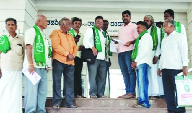 ರೈತರ  ಬೆಳೆದ ಬೆಳೆಗಳಿಗೆ ಬೆಂಬಲ ಬೆಲೆಗೆ ಖರೀದಿ ಕೇಂದ್ರ ಆರಂಭಿಸಲು ಒತ್ತಾಯ