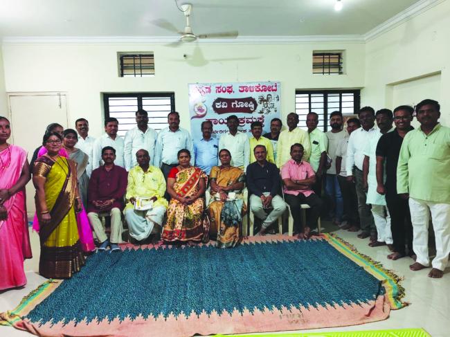 ಕವಿ ಮತ್ತು ಕವಿತೆ ಕಾಲದ ಪ್ರತಿಬಿಂಬ - ಬಿಜ್ಜೂರ