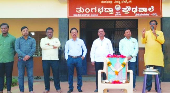 ವಿವೇಕಾನಂದರ ಆದರ್ಶ ಅನುಸರಿಸಿ ಚಿತ್ರಕಲಾ ಶಿಕ್ಷಕರಾದ ಎಸ್ ದ್ವಾರಕೀಶ್ ರೆಡ್ಡಿ 