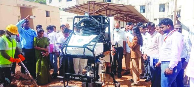 ಒಳಚರಂಡಿಗಳನ್ನು ಸ್ವಚ್ಛಗೊಳಿಸಲು  ಜೆನ್‌ರೋಬೋಟಿಕ್   ಯಂತ್ರಗಳ ಬಳಕೆ 