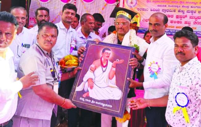 ಮಕ್ಕಳಿಗೆ ಶಿಕ್ಷಣದ ಜೊತೆಗೆ ಮಾನವೀಯ ಮೌಲ್ಯ ಬೆಳೆಸಬೇಕು: ಖಾದ್ರಿ 