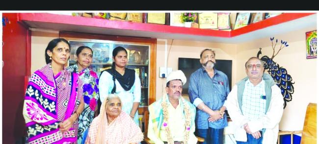 ತಾಲೂಕಿನ ಶಿಕ್ಷಕ ಸಾಹಿತಿ ವೈಬಿ ಕಡಕೋಳ ವರಿಗೆ ಗೌರವ ಸನ್ಮಾನ