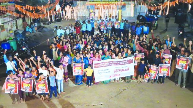 ಜ್ಞಾನದ ಭಯದಿಂದ ಶಾಲೆ ಮುಚ್ಚುತ್ತಿರುವ ಸರ್ಕಾರ! ಕೆಪಿಎಸ್ ಮ್ಯಾಗ್ನೆಟ್ ಯೋಜನೆ ಹೆಸರಲ್ಲಿ ಊರಿನ ಶಾಲೆ ಮುಚ್ಚುವುದನ್ನು ವಿರೋಧಿಸಿ ಬಾಳಗಮಟ್ಟಿ ಗ್ರಾಮಸ್ಥರ ಪ್ರತಿಭಟನೆ!