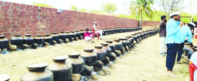 ಆಹೇರಿ ಗಂಗಾಧರ ಮುತ್ಯಾನ ಭವ್ಯ ಜಾತ್ರೆ  151 ಹಂಡೆಯ ಬಜ್ಜಿ ಪಲ್ಯೆ: ಚರಗ ಚೆಲ್ಲಿ ರೈತನ ಸಿರಿ ಸಮೃದ್ಧಿಗೆ ಪ್ರಾರ್ಥನೆ 