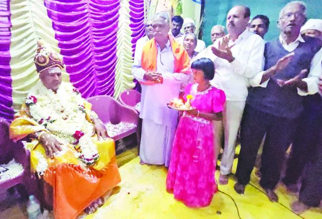 ಸ್ವಂತ ಮನೆಯನ್ನೆ ಮಠವಾಗಿಸಿದ ಮೃತ್ಯುಂಜಯ ಮಹಾಸ್ವಾಮಿ