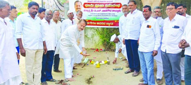 ರಸ್ತೆ ಸುಧಾರಣೆ ಕಾಮಗಾರಿಗೆ ಶಾಸಕ ನಾಡಗೌಡರಿಂದ ಭೂಮಿ ಪೂಜೆ  