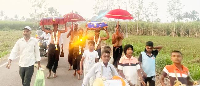  ಗುರ್ಲಾಪೊರದ ಅಯ್ಯಪ್ಪನಿಗೆ  ಪಟ್ಟಾಭೀಷೇಕ 