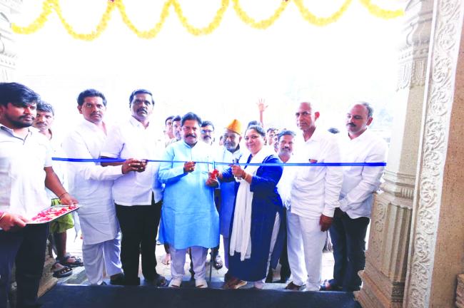 ಸಿರುಗುಪ್ಪ ಬಸ್ ನಿಲ್ದಾಣದಲ್ಲಿ ವಾರ್ತಾ ಮತ್ತು ಸಾರ್ವಜನಿಕ ಸಂಪರ್ಕ ಇಲಾಖೆಯ ವಿಶೇಷ ಛಾಯಾಚಿತ್ರ ವಸ್ತು ಪ್ರದರ್ಶನಕ್ಕೆ ಚಾಲನೆ