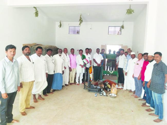 ತೊಗರಿ ಖರೀದಿ ಕೇಂದ್ರಕ್ಕೆ ಚಾಲನೆ ನೀಡಿದ ರುದ್ರಗೌಡ ಗೌಡಪ್ಪನವರ 