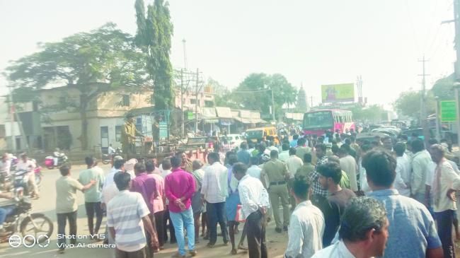 ಹೂವಿನಹಡಗಲಿ ಪುಟ್ ಪಾತ್  ಒತ್ತುವರಿ ತೆರವು ಆರಂಭ  