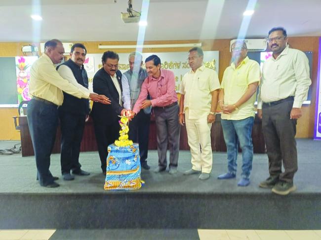 ಮಾರಕಟ್ಟೆ ಮತ್ತು ತಂತ್ರಜ್ಞಾನ ಅಳವಡಿಸುವ ಬಗ್ಗೆ ಮಾಹಿತಿ ಕುರಿತು ಕಾರ್ಯಕ್ರಮ 