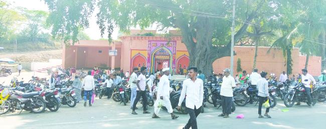 ಹೊಸ ವರ್ಷ ಮೊದಲ ಅಮಾವಾಸ್ಯೆ: ದೇವಸ್ಥಾನಗಳಲ್ಲಿ ಭಕ್ತರ ದಂಡು  