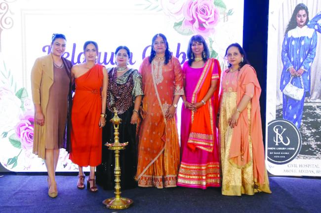 ಬೆಳಗಾವಿ ಕ್ಲಬ್ ಮಹಿಳೆಯರಿಂದ ಫ್ಯಾಶನ್ ಶೋ ಸ್ಫರ್ಧೆ:  ಅಮೃತಾ, ಜಯಾಗೆ ಬಹುಮಾನ 