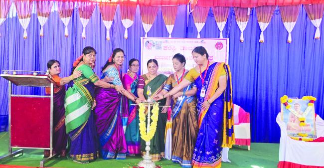 ಶಿಕ್ಷಣದ ಜೊತೆಗೆ ನಾಡಿನ ಸಂಸ್ಕೃತಿ, ಸಂಸ್ಕಾರ ಮೈಗೂಡಿಸಿ ಕೊಳ್ಳಿ ಅಧ್ಯಕ್ಷೆ ಚೈತ್ರಾ ಗಡಾದ್ 