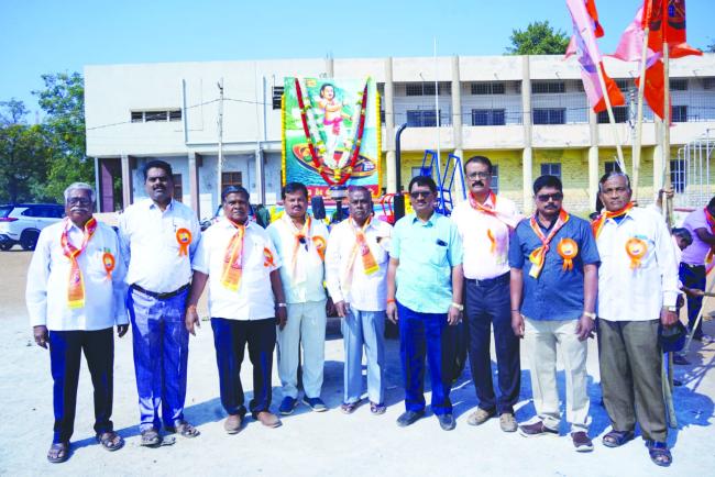 ಬಳ್ಳಾರಿಯಲ್ಲಿ ಸಂಭ್ರಮದ ನಿಜಶರಣ ಶ್ರೀ ಅಂಬಿಗರ ಚೌಡಯ್ಯ ಜಯಂತ್ಯೋತ್ಸವನೇರ ನುಡಿ ಮೂಲಕ ಸಾಮಾಜಿಕ ಅನಿಷ್ಟಗಳ ಬಗ್ಗೆ  ನಿರಂತರ ಜಾಗೃತಿ 