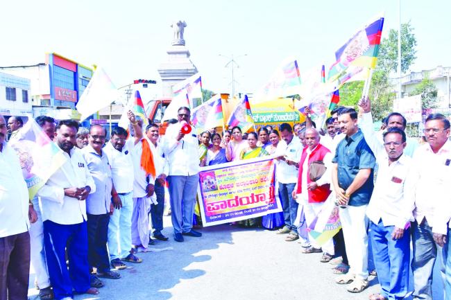 ಮೌನೇಶ್ವರ ದೇವಸ್ಥಾನದ ಬಾಗಿಲ ತೆರೆಸಿ  ಜಿಲ್ಲಾ ವಿಶ್ವಕರ್ಮ ಸಮಾಜದಿಂದ ಪ್ರತಿಭಟನೆ  