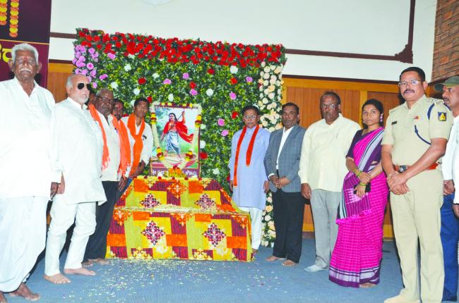 ವಚನಗಳ ಮೂಲಕ ಸಮಾಜ ಸುಧಾರಣೆಗೆ ಶ್ರಮಿಸಿದ ಅಂಬಿಗರ ಚೌಡಯ್ಯನವರು