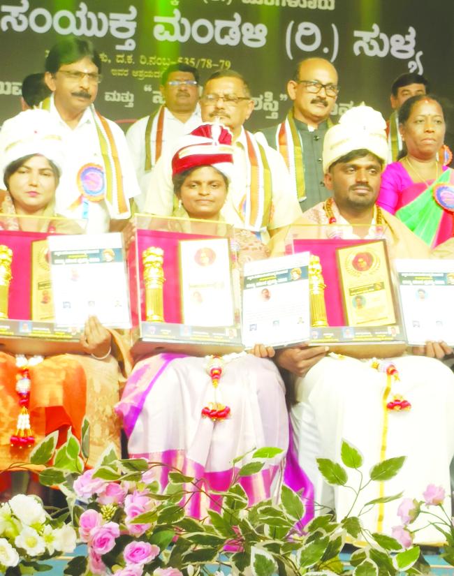 ಸುಮಿತ್ರಾ ಮೆಣಸಿಕಾಯಿ ಅವರಿಗೆ ರಾಜ್ಯ ಯುವ ಪ್ರಶಸ್ತಿ ಪ್ರದಾನ 