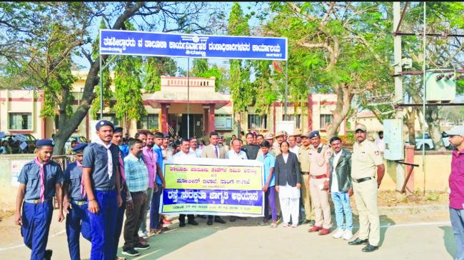 ರಸ್ತೆ ಸುರಕ್ಷತಾ ನಿಯಮಗಳ ಪಾಲನೆ ನಮ್ಮೆಲ್ಲರ ಆದ್ಯ ಕರ್ತವ್ಯವಾಗಿದೆ - ನ್ಯಾಯಾಧೀಶ ಸತೀಶ ಎಂ 