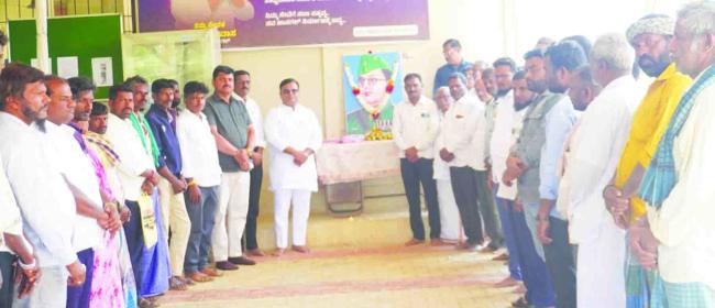 ನೇತಾಜಿ ಭಾವಚಿತ್ರಕ್ಕೆ ಪುಷ್ಪನಮನ ಸಲ್ಲಿಸಿದ :ಶಾಸಕ ಮಾನೆ, 