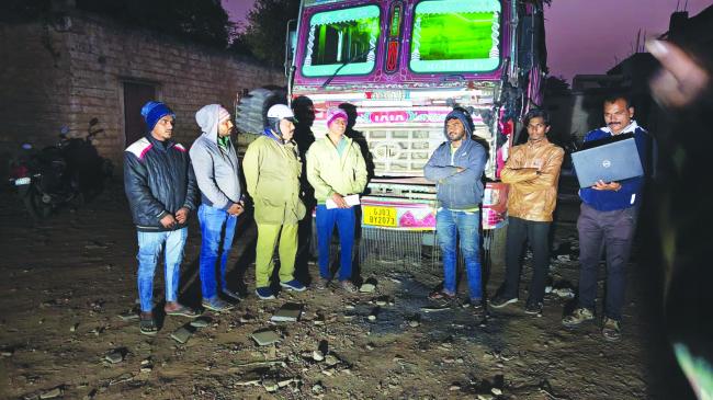 ಪಡಿತರ ಅಕ್ಕಿಯ ಅಕ್ರಮ ದಂಧೆ ಮೇಲೆಮತ್ತೆ ಎಸಿ ರಾಜೇಶ್ ದಾಳಿ 