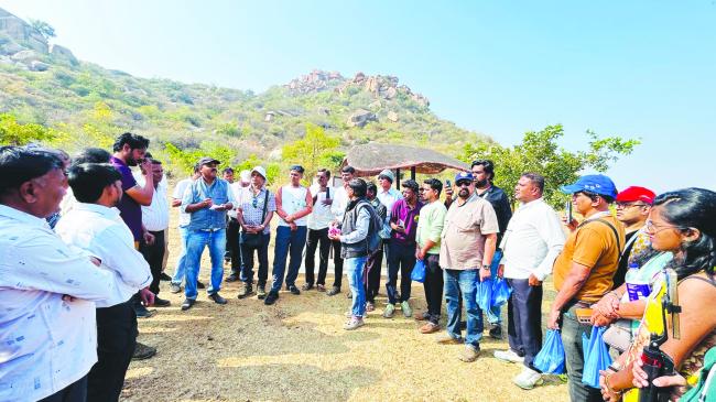 ಹಿರೇಬೆಣಕಲ್ ನೆಲೆಯ ಪ್ರಾಮುಖ್ಯತೆಯನ್ನು ಹೆಚ್ಚಿಸಲು ಬ್ಲಾಗರ್ಗಳ, ಇನ್ಫ್ಲುಯೆನ್ಸರ್ಗಳ ತಂಡದ ಅಧ್ಯಯನ ಪ್ರವಾಸ  