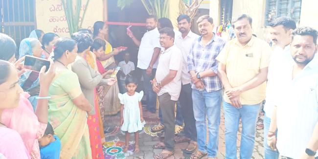 ಎಲ್‌ಕೆಜಿ, ಯುಕೆಜಿ ತರಗತಿಗಳ ಪ್ರಾರಂಭೋತ್ಸವಕ್ಕೆ ಶಾಸಕ ತಮ್ಮಣ್ಣವರ ಚಾಲನೆ 