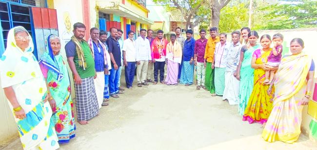 ಎಸ್ಡಿಎಂಸಿಯ ನೂತನ ಅಧ್ಯಕ್ಷರಾಗಿ ದಮ್ಮೂರು ತಿಪ್ಪೇಸ್ವಾಮಿ ಮತ್ತು ಉಪಾಧ್ಯಕ್ಷರಾಗಿ ದೊಡ್ಡ ನಿಂಗಪ್ಪ ವಾಲ್ಮೀಕಿ ಆಯ್ಕೆ