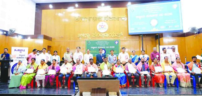 ಬಳ್ಳಾರಿ: ರಾಷ್ಟ್ರೀಯ ಮತದಾರರ ದಿನಾಚರಣೆ ಕಾರ್ಯಕ್ರಮ ಉದ್ಘಾಟಿಸಿ ಡಿಸಿ ನಾಗೇಂದ್ರ ಪ್ರಸಾದ್‌.ಕೆ ಹೇಳಿಕೆ   ಪ್ರತಿಯೊಂದು ಮತಕ್ಕೂ ಹೆಚ್ಚಿನ ಪ್ರಾಶಸ್ತ್ಯವಿದೆ 