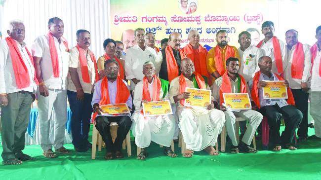 ಮಾತೋಶ್ರೀ ಗಂಗಮ್ಮ ಬೊಮ್ಮಾಯಿಯವರ 92 ಜನ್ಮ ದಿನದ ಅಂಗವಾಗಿ ಸಾಧಕರಿಗೆ ಸನ್ಮಾನ  