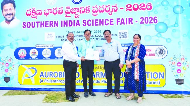 ದಕ್ಷಿಣ ಭಾರತ ವಿಜ್ಞಾನ ಮೇಳ: ಶಿಕ್ಷಕ ಆನಂದ ಆಶ್ರಿತ್ ಇವರಿಗೆ ವಿಶೇಷ ಬಹುಮಾನ 
