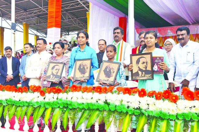 ಗಣರಾಜ್ಯೋತ್ಸವ ಯೋಗ ಸಾಧಕಿ ಎಸ್ ಪೂಜಾ ಸನ್ಮಾನ  