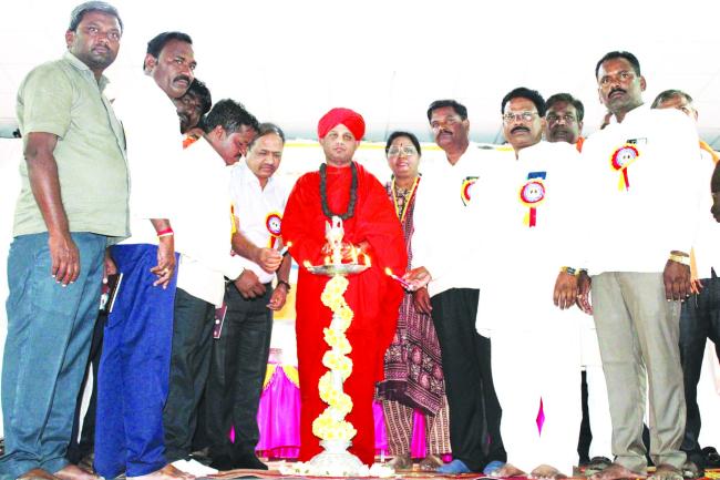 ಶಿವಯೋಗಿ ಸಿದ್ಧರಾಮೇಶ್ವರ ಜಯಂತಿ  ಸಮಾಜಮುಖಿ ಕಾರ್ಯಗಳ ಮೂಲಕ ಕಾಯಕ ಯೋಗಿ  ಎನಿಸಿಕೊಂಡವರು ಸಿದ್ಧರಾಮೇಶ್ವರರು- ಅರವಿಂದ ವಡ್ಡರ್ 