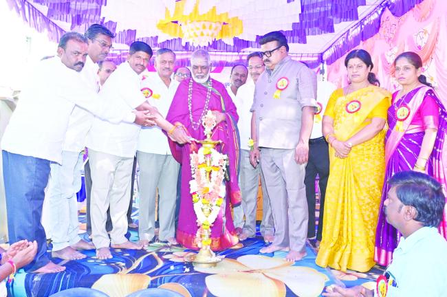 ವಿಶ್ವಕರ್ಮ ಸಮಾಜಕ್ಕೆ ಸೀಮಿತರಾಗದೇ  ಇಡೀ ಮನುಕುಲದ ಉದ್ದಾರಕ್ಕೆ ಶ್ರಮಿಸಿದವರು :ಡಾ.ನೀಲಕಂಠಾಚಾರ್ಯ ಮಹಾಸ್ವಾಮಿಗಳು 