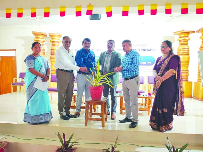 ಧನಾತ್ಮಕ ಆಲೋಚನೆಗಳಿಂದ ಬದುಕನ್ನು ಕಟ್ಟಿಕೊಳ್ಳಬೇಕು: ಸೋಮನಾಳ 