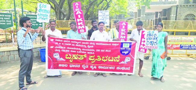 ವಿಬಿಜಿ ರಾಮ್‌ಜಿ ವಿರೋಧಿಸಿ ಎಐಕೆಕೆಎಂಎಸ್ ರೈತ ಸಂಘಟನೆ: ಜಿಲ್ಲಾಧಿಕಾರಿಗೆ ಮನವಿ 