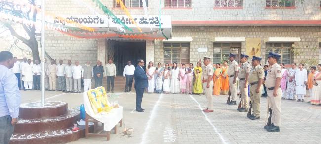 ನ್ಯಾಯಾಲಯದ ಆವರಣದಲ್ಲಿ 77ನೇ ಗಣರಾಜ್ಯೋತ್ಸವ ಆಚರಣೆ 