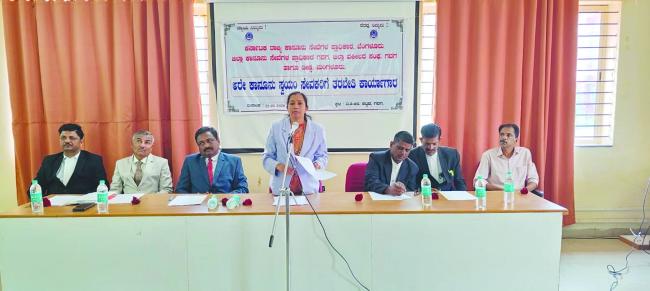 ಅರೇ ಕಾನೂನು ಸ್ವಯಂ ಸೇವಕರಿಗೆ ಎರಡು ದಿನದ ತರಬೇತಿ ಕಾರ್ಯಾಗಾರ ಪ್ರತಿಯೊಬ್ಬರಿಗೆ ಕಾನೂನು ಅರಿವು ಮುಖ್ಯ: ಜಿಲ್ಲಾ ನ್ಯಾಯಾಧೀಶೆ ನಾಗವೇಣಿ  