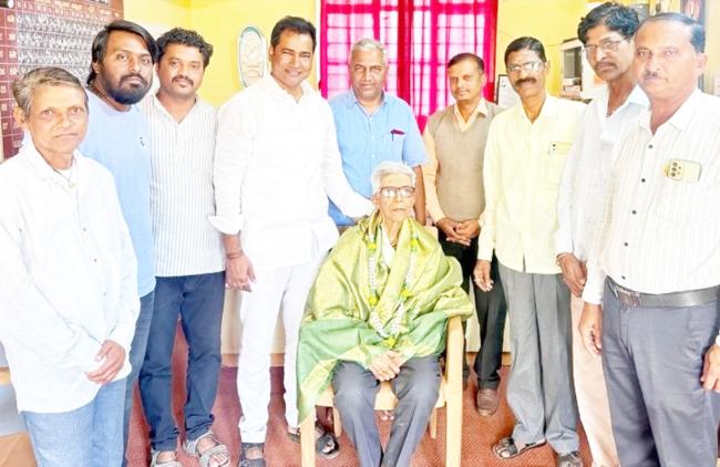 ಬಯಲಾಟ ಕಲಾವಿದರಿಗೆ ಸನ್ಮಾನ